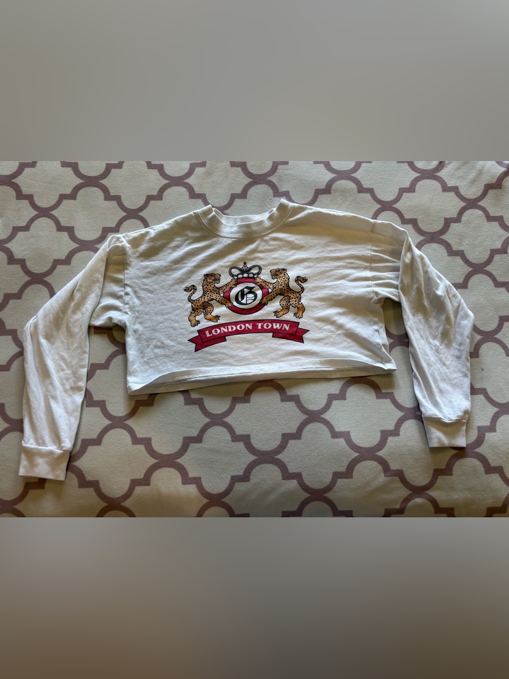 London Town White Long Sleeve Graphic Crop Top
